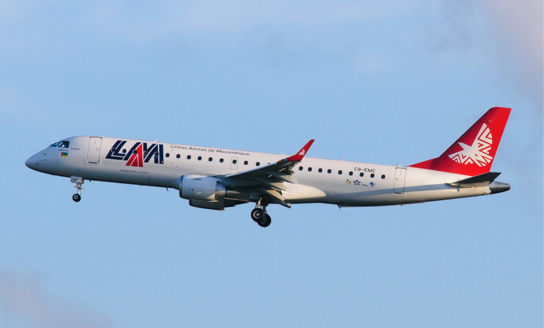 LAM Mozambique Embraer 190 C9 EMC