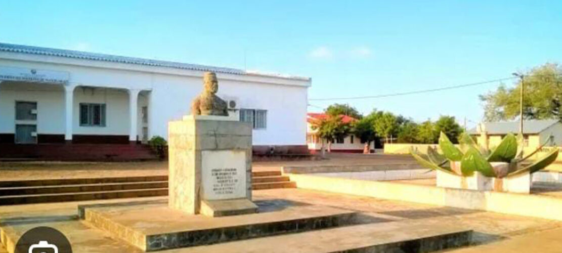 Director dos Servicos Distritais de Actividades Economicas extensionista e motorista detidos por alegado desvio de insumos agrarios em Mandlakazi 1111x500 1